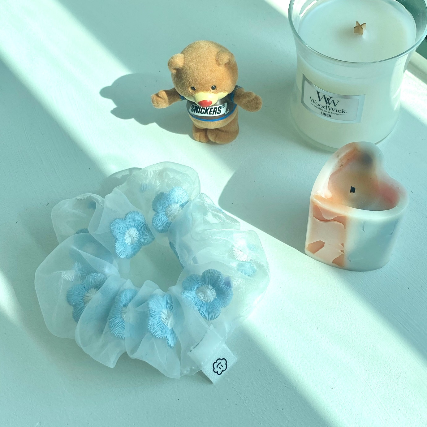 장난감, 실내, 플라스틱, 컵이(가) 표시된 사진

자동 생성된 설명