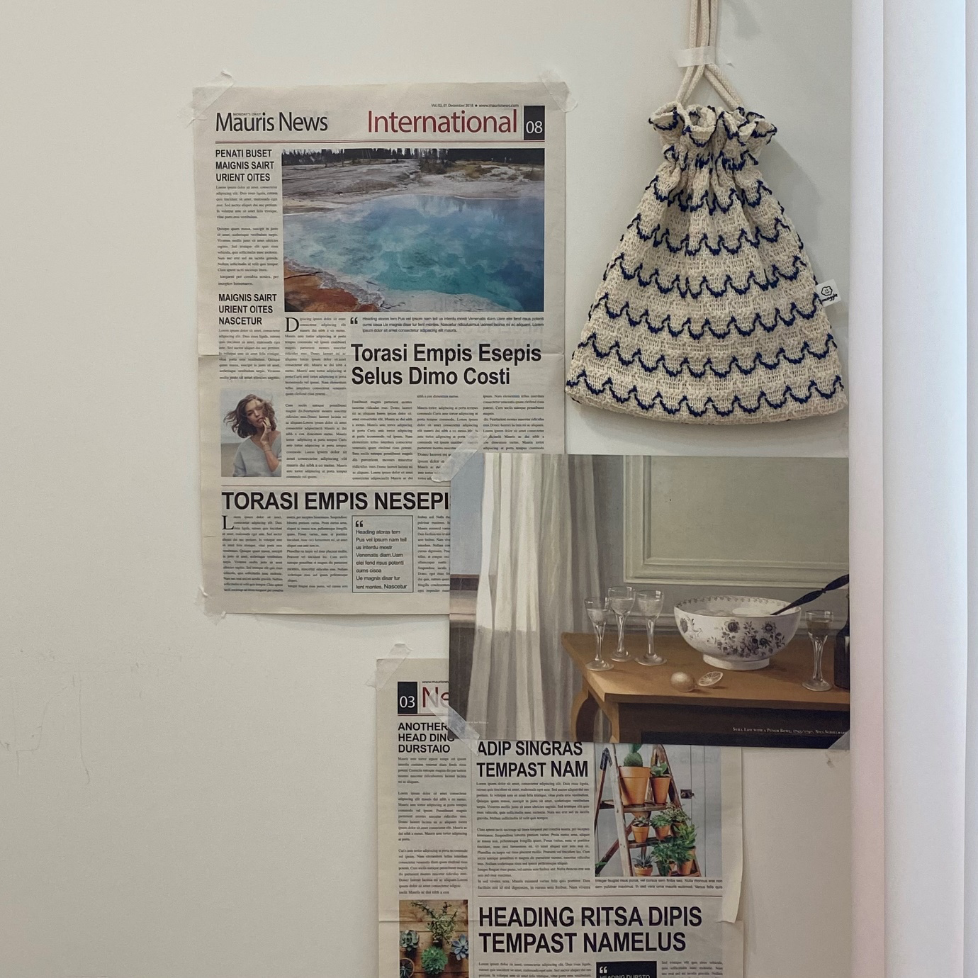 텍스트, 벽, 신문, 실내이(가) 표시된 사진

자동 생성된 설명